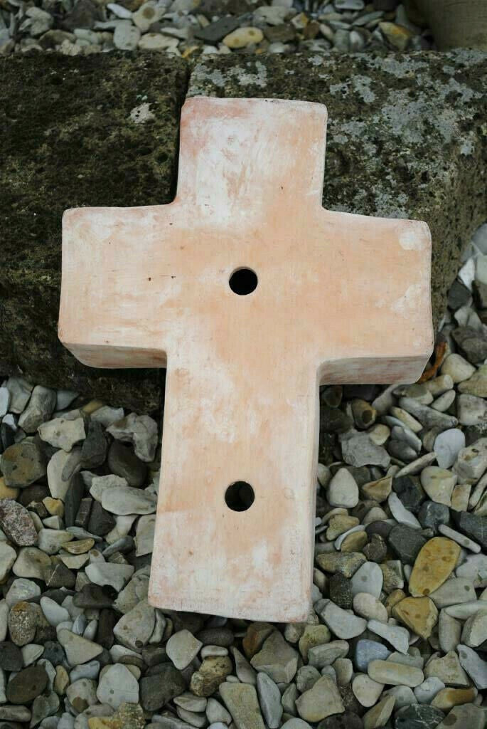 Pflanzkreuz frostfestes Terracotta Grabschmuck heller Farbton 35cm Handarbeit