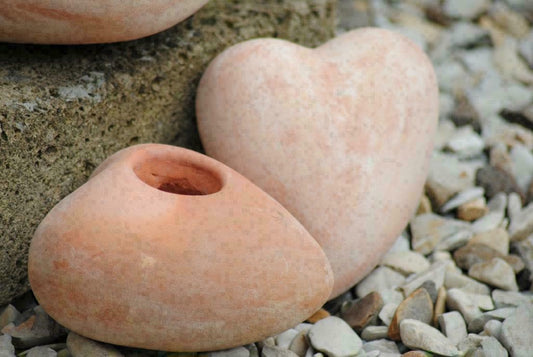 Herzen aus Terracotta,bepflanzbar ,handgefetigt,frostbeständig,15cm,2er Set