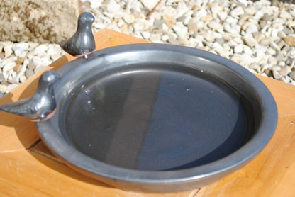 Vogeltränke mit zwei Vögelchen, rund,schwarz glasiert, 30cm,Wildvögel,Voliere