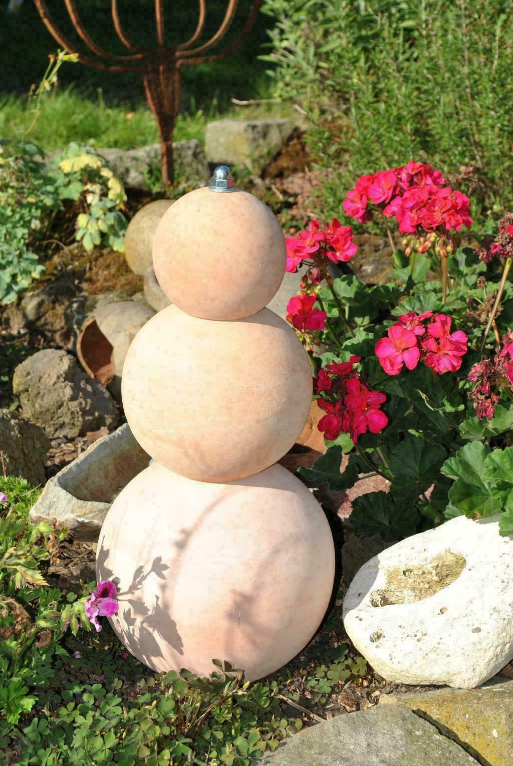 Garten-Stele aus drei  handgefertigten Terracottakugeln, frostfest,48 cm hoch