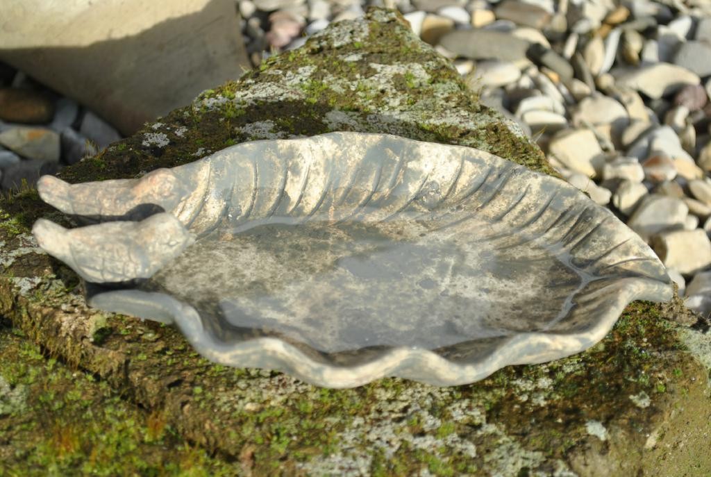 Vogeltränke,zwei kleine Vögelchen,Keramik,antik,grau/grün,24cm klein