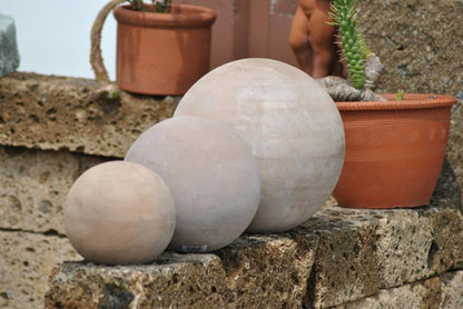 Dekokugel, Rosenkugel aus dunklem Terracotta, frostfest,3 Größen,bis 30cm
