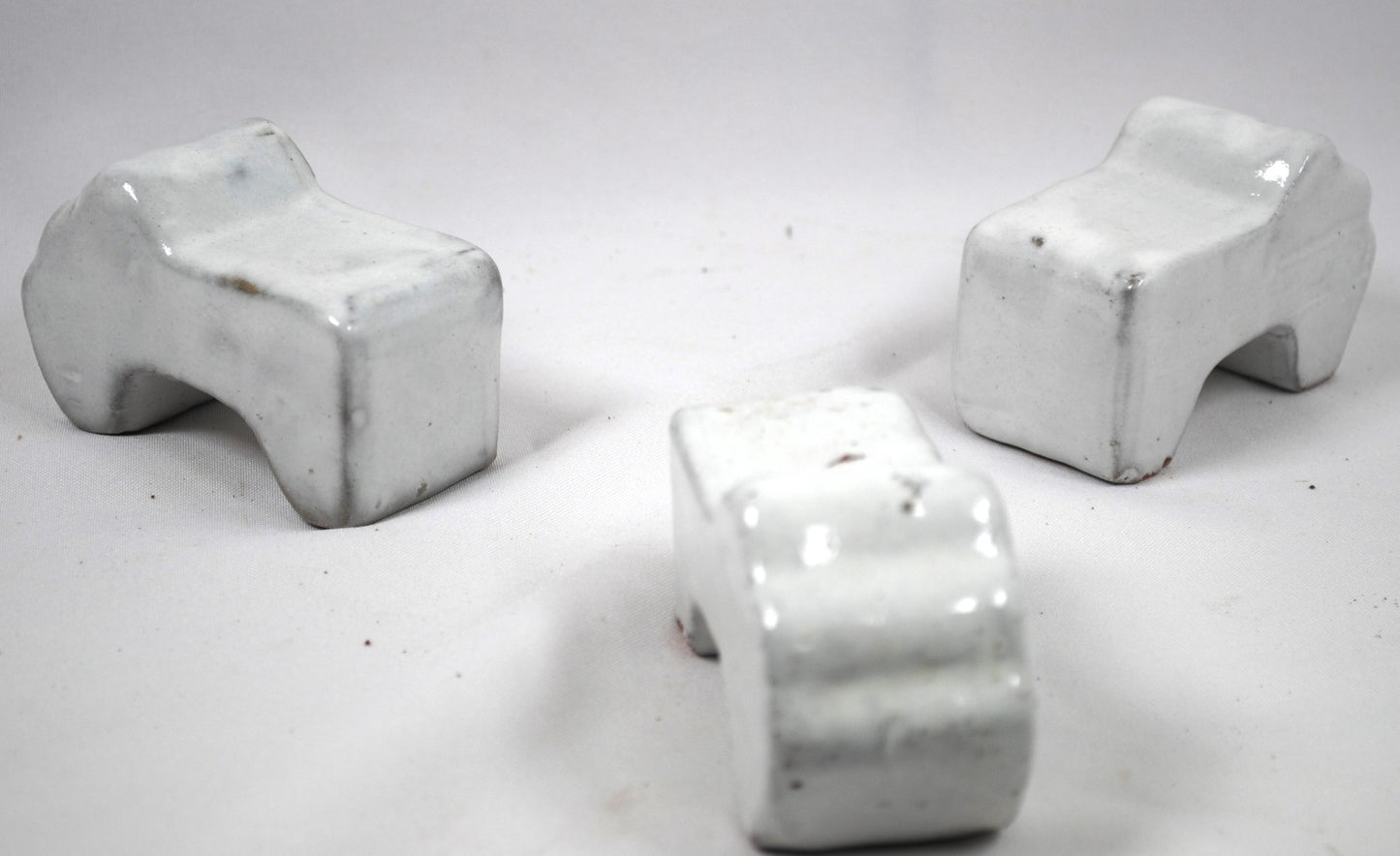 Kübelfüsse Untersetzer glasiertes Steingut sehr stabil 8cm 3er Set 3 Farben