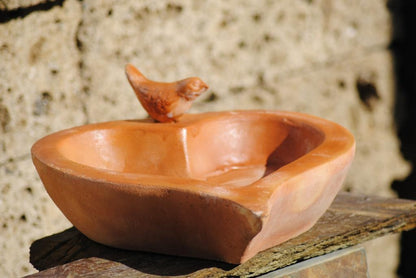 Vogelbad,Vogeltränke,mit kleinem Vogel,Herzform,helles Terracotta,30cm,Art 809