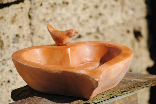 Vogelbad,Vogeltränke,mit kleinem Vogel,Herzform,helles Terracotta,30cm,Art 809