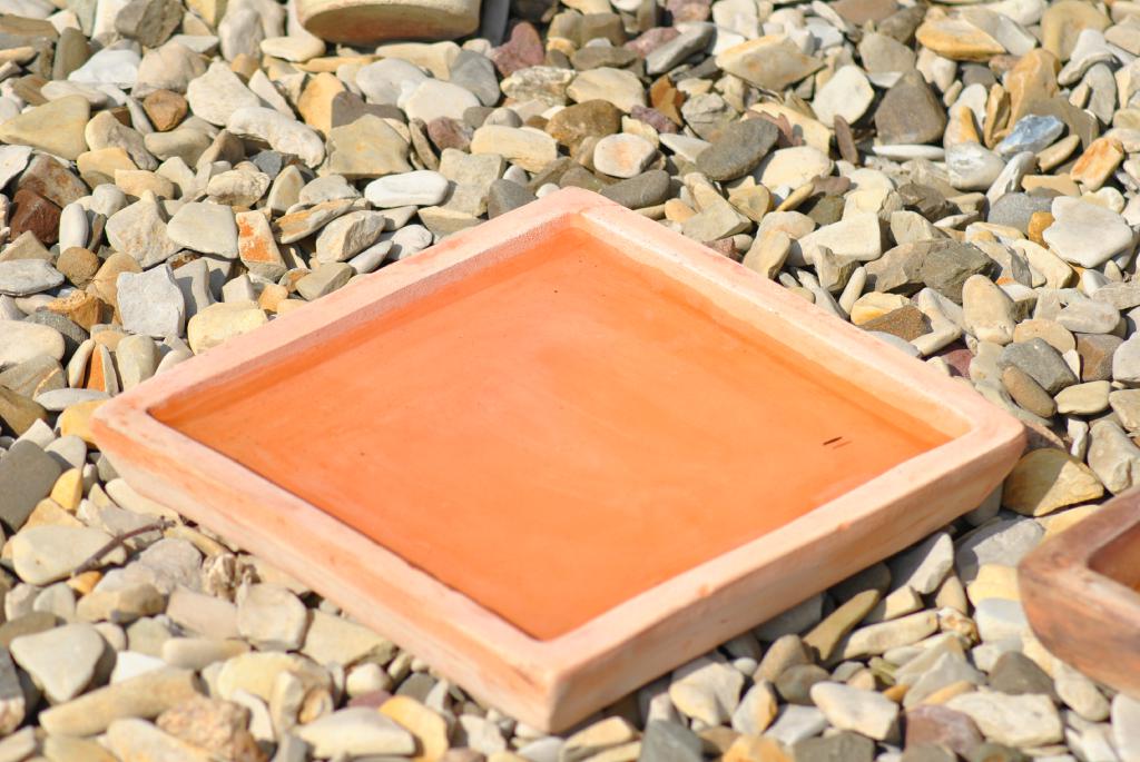 Untersetzer,als Vogeltränke nutzbar,eckig,frostfest,terracotta,Größen wählbar